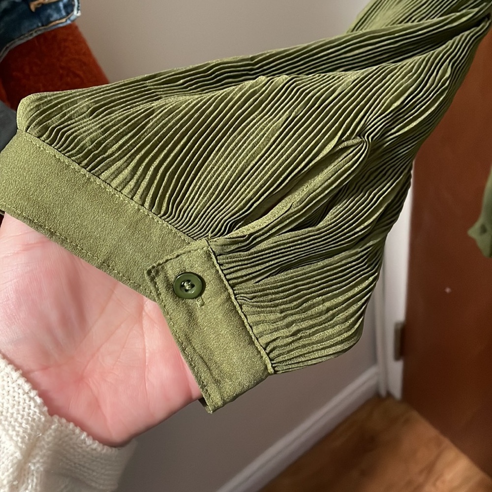 PrettyLittleThing Olive Ribbed Button-Front Shirt - Picture 8 of 11
